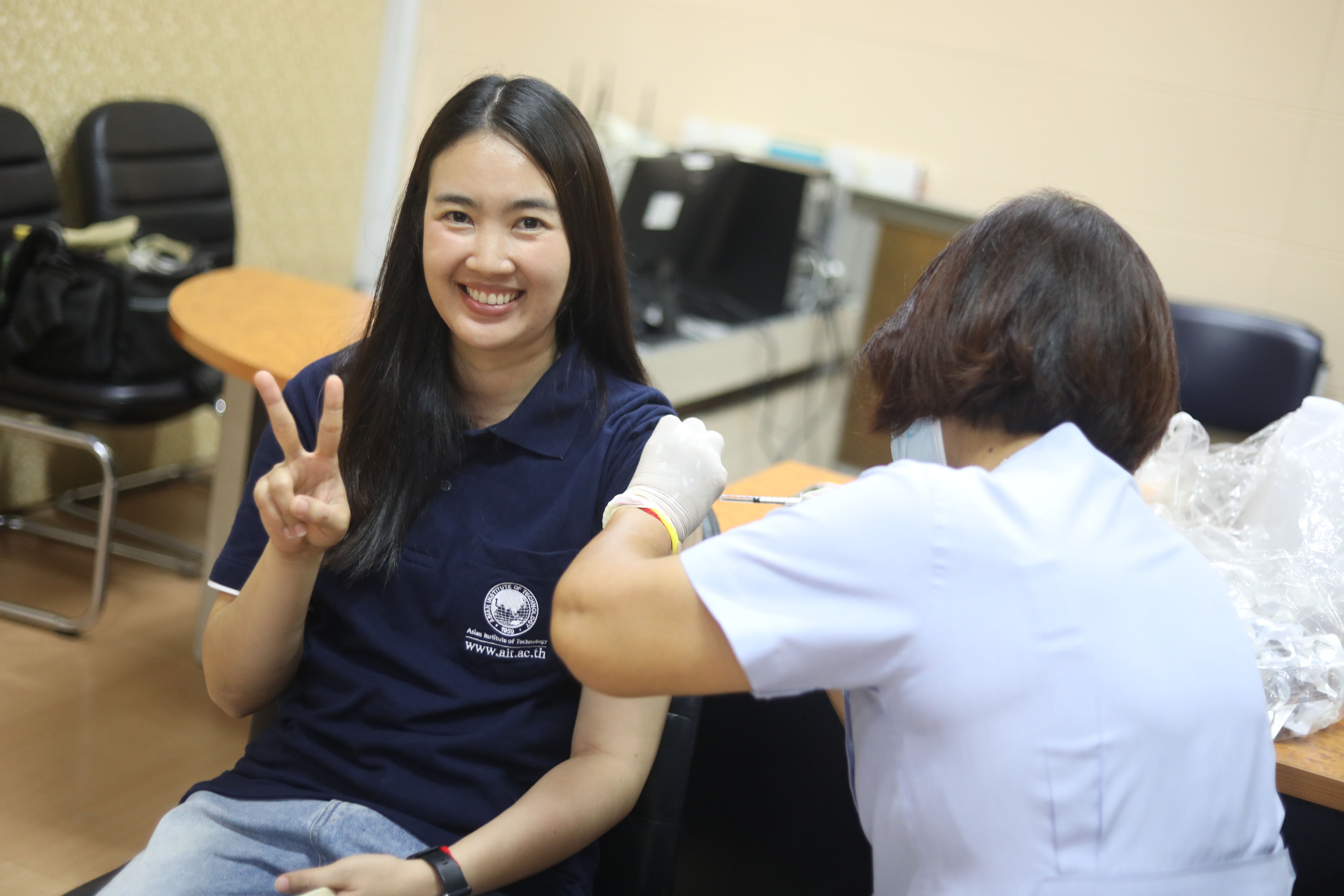 title - ส.ป.ก. จัดสวัสดิการฉีดวัคซีนป้องกันไข้หวัดใหญ่ ชนิด 3 สายพันธุ์ให้กับบุคลากร
